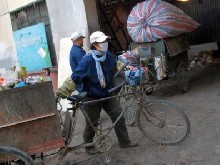 Čína: Povolenky pro chudé sběrače odpadků vyvolávají kritiku