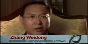 Za rudou zdi, dokument o pronasledovani Falun Gongu v Cine, CBC, Kanadska televize, Peter Rowe, Beyond the Red Wall, film, recenze, lidska prava v Cine, Zhang Weidong