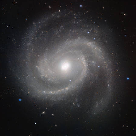 Galaxie na druhém snímku je Messier 100 (také M100 nebo NGC 4321). Je to vzorový příklad takzvaného 