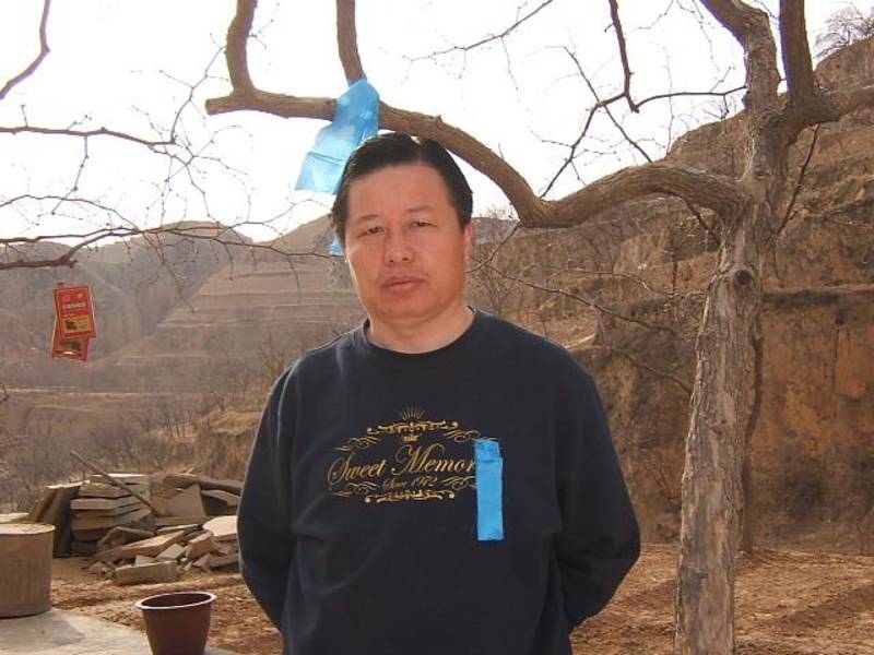 Gao Zhisheng ve svém rodišti v roce 2007 před svým zatčením a mučením. (Foto: Velká Epocha)