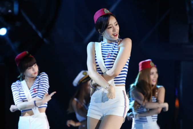 Korejská popová skupina T-ara vystupuje na 2015 Letní K-Pop Festival. (Flickr / Republic of Korea)