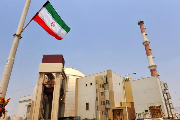 Na fotografii poskytnuté IIPA (Iran International Photo Agency) můžete vidět budovu reaktoru Ruskem postavené jaderné elektrárny Búšehr, při dodávce paliva 21. srpna 2010 v Búšehru, jižním Íránu. (foto IIPA přes Getty Images)