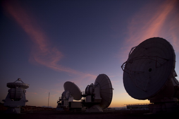 Radioteleskopy, ilustr. foto. (MARTIN BERNETTI / AFP / Getty Images)