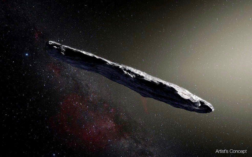 Mezihvězdný cestovatel s označením Oumuamua. Dle pozorování skrze observatoře z různých koutů světa se přišlo na to, že objekt pluje vesmírem již po milióny let. (Evropská jižní observatoř / M. Kornmesser)