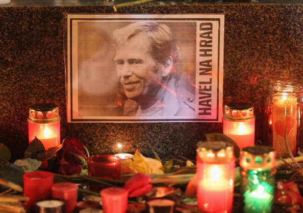 V úterý 18. prosince se bude zapalovat svíčka pro Václava Havla. (Sean Gallup / Getty Images)