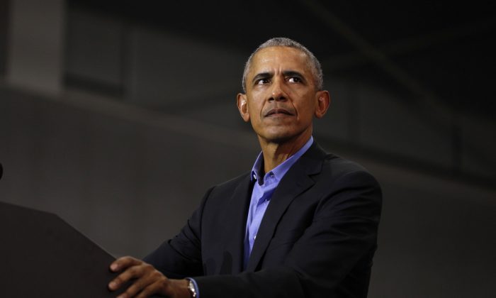 Bývalý prezident USA, Barack Obama, mluví na předvolebním mítinku v Detroitu, 26. říjen 2018. (Bill Pugliano / Getty Images)