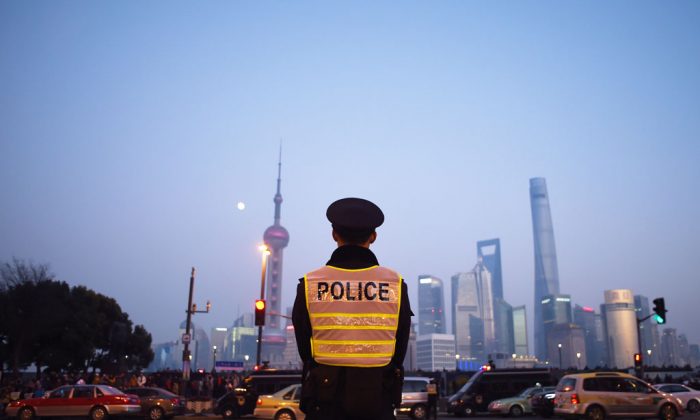 Policista v Šanghaji, ilustr. foto. ((Wang Zhao / AFP / Getty Images)