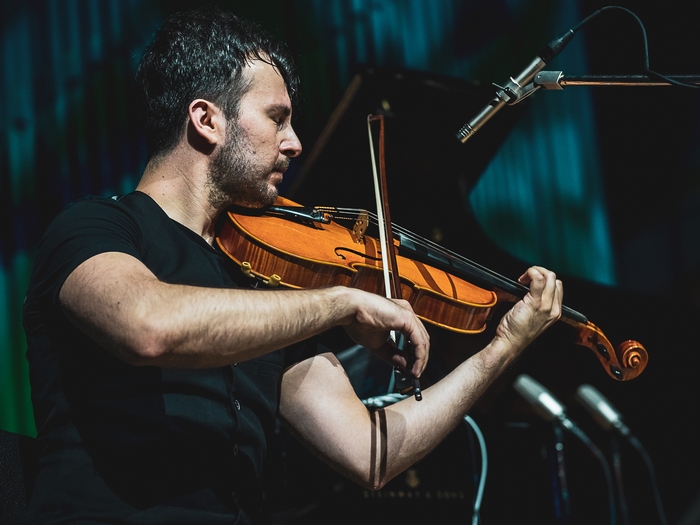 Luca D’Alberto při bratislavském koncertě ve Velkém koncertním studiu Slovenského rozhlasu; 28. června 2019. (Rudolf Baranovič)
